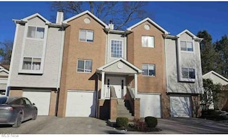 355 Village Pointe Dr Unit 1-A, Akron, OH 44313