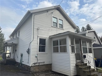 61 Seneca St, Baldwinsville, NY 13027