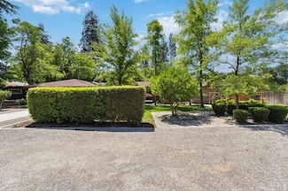 1140 E Alamos Ave, Fresno, CA 93704