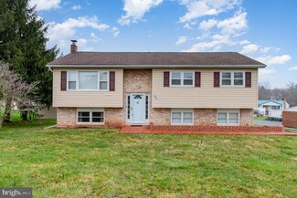 240 Fairway Dr, Etters, PA 17319