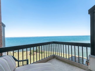 1 Seal Harbor Rd Unit 800, Winthrop, MA 02152