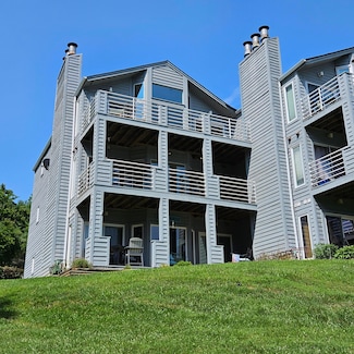 94 Waterside Cir Unit 2-A, Moneta, VA 24121