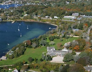 43 Church St, Woods Hole, MA 02543