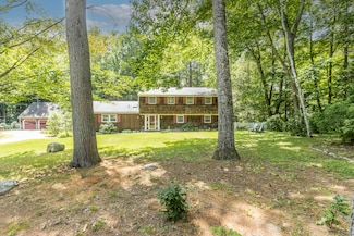 7 Merrill Rd, Freeport, ME 04032