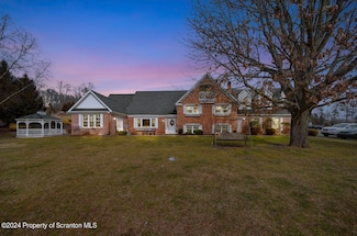 523 Miller Ln, Falls, PA 18615