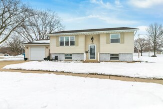 920 1st St, de Witt, IA 52742