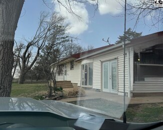 398 W 20th St S, Mayfield, KS 67103
