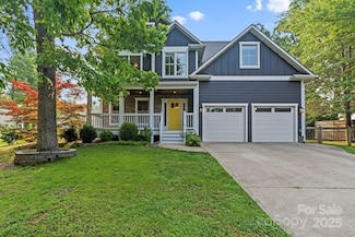 130 Eastwood Ave, Swannanoa, NC 28778