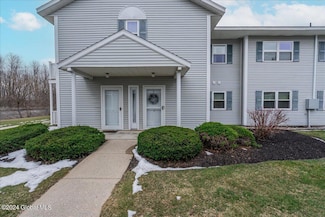 902 Cambridge Manor Dr, Schenectady, NY 12302