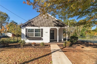 1426 Thurmond St, Winston Salem, NC 27105