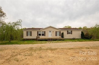 2094 Chestnut St, Hickory Grove, SC 29717