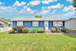 24 Daley St, Chicopee, MA 01013