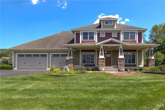 907 Sandalwood Dr, Altoona, WI 54720