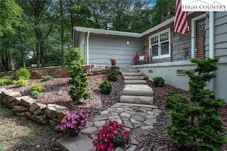 1577 Green Hill Rd, Blowing Rock, NC 28605