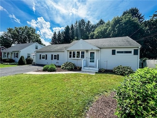 118 Robinhood Ln, Camillus, NY 13031