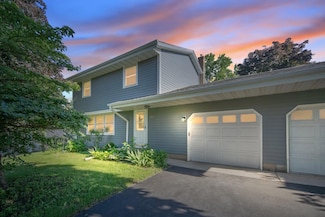 2205 Mapleview Ave, Saint Paul, MN 55109