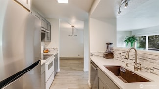 18100 15th Ave NE Unit C317, Shoreline, WA 98155