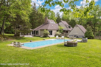 16 Juniper Ln, Woodstock, NY 12498
