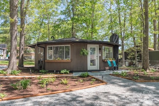 8 Palatka St, Royal Pines, NC 28704