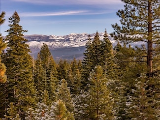11392 Lockwood Dr, Truckee, CA 96161