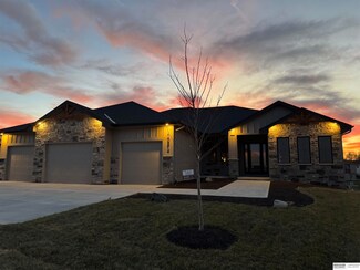10212 S 97th St, Papillion, NE 68046