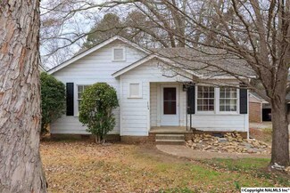 704 S Scott St, Scottsboro, AL 35768
