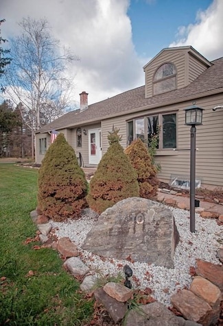 10 Alden St, Palmer, MA 01069