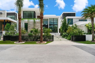 1045 N Venetian Dr, Miami Beach, FL 33139