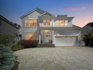 1450 Horseshoe Dr, North Bellmore, NY 11710