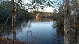 2406 N Waterside Dr, Lanexa, VA 23089