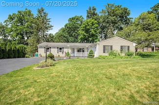 3172 Branch Ct, Wixom, MI 48393