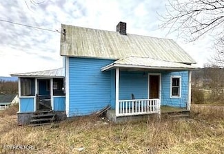 911 Loop Rd, La Follette, TN 37766