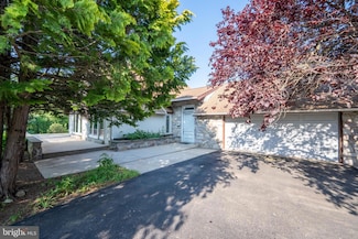 68 Knoll Cir, Boyertown, PA 19512