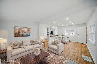 9 S Reilly Rd, Oak Ridge, NJ 07438