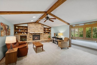 1806 Aglen St, Saint Paul, MN 55113