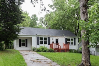 10 E Pocahontas Ln, Kansas City, MO 64114