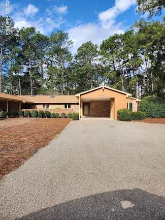 154 Knollwood Dr, Southern Pines, NC 28387