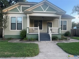 516 E Bowie St, Luling, TX 78648
