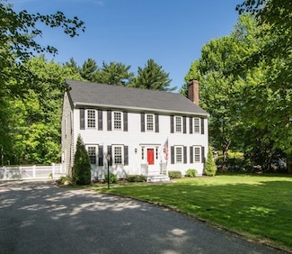 43 Tremont St, Carver, MA 02330
