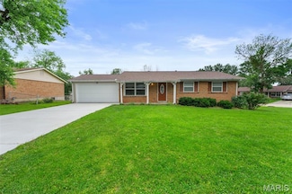3140 Stonehenge Dr, Saint Charles, MO 63303