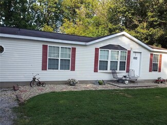 1121 W Vine St, Brownstown, IN 47220