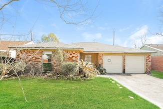 705 Littlewood St, Baytown, TX 77521