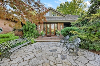 9 West Ln, Dearborn, MI 48124