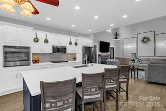 2156 Wedgewood Dr, Matthews, NC 28104
