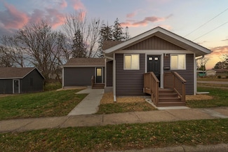 102 Buchannon St S, Waterville, MN 56096