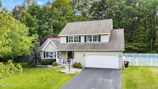 32 Kara Ln, Clifton Park, NY 12065