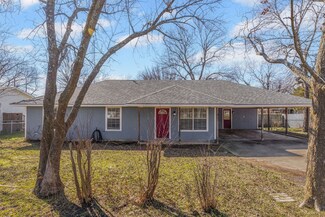 207 E Travis St, Leonard, TX 75452