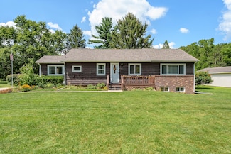 5881 N Riverview Dr, Kalamazoo, MI 49004