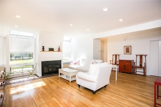 421 Bellevue Ave Unit 2D, Newport, RI 02840