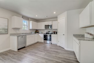 ESSEX, Southgate, MI 48195